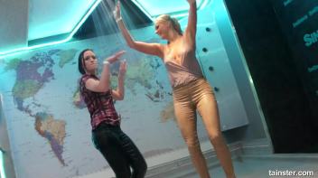 Wet amateur babes go wild Screencap 56 on www.sinx.com