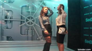 I can see your bra Screencap 18 on www.sinx.com