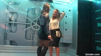 I can see your bra Screencap 19 on www.sinx.com