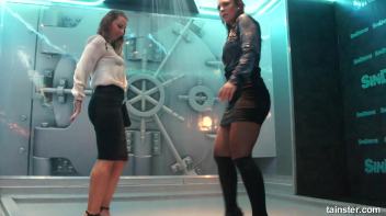 I can see your bra Screencap 20 on www.sinx.com