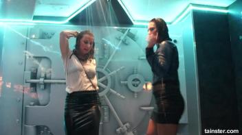 I can see your bra Screencap 27 on www.sinx.com