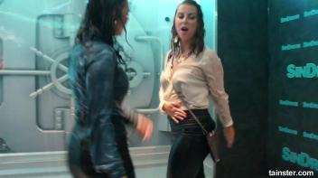 I can see your bra Screencap 30 on www.sinx.com