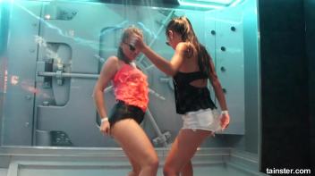 I can see your bra Screencap 39 on www.sinx.com