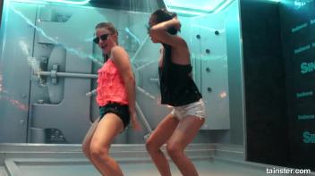 I can see your bra Screencap 41 on www.sinx.com