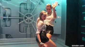 I can see your bra Screencap 5 on www.sinx.com