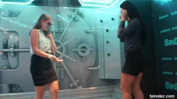 I can see your bra Screencap 52 on www.sinx.com