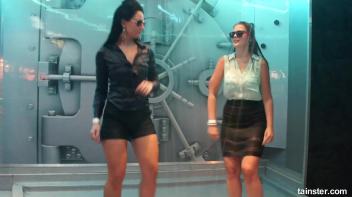 I can see your bra Screencap 65 on www.sinx.com