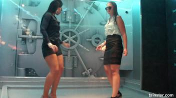 I can see your bra Screencap 68 on www.sinx.com