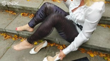 Blonde Babe Paints Her Nails Screencap 13 on www.sinx.com