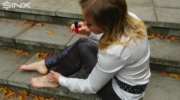 Blonde Babe Paints Her Nails Screencap 14 on www.sinx.com