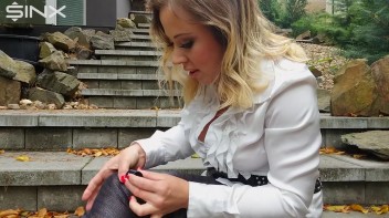 Blonde Babe Paints Her Nails Screencap 35 on www.sinx.com