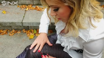 Blonde Babe Paints Her Nails Screencap 40 on www.sinx.com