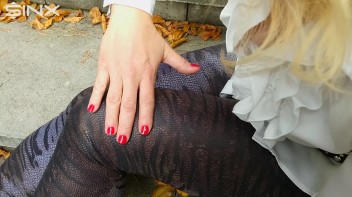 Blonde Babe Paints Her Nails Screencap 46 on www.sinx.com