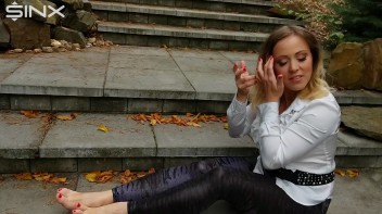 Blonde Babe Paints Her Nails Screencap 53 on www.sinx.com