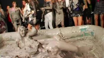 Spilled Drink Leads To Fight Screencap 84 on www.sinx.com