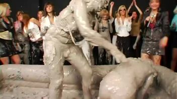 Spilled Drink Leads To Fight Screencap 86 on www.sinx.com