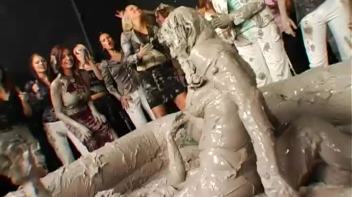 Spilled Drink Leads To Fight Screencap 88 on www.sinx.com