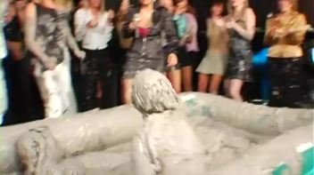 Spilled Drink Leads To Fight Screencap 90 on www.sinx.com