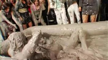 Spilled Drink Leads To Fight Screencap 91 on www.sinx.com