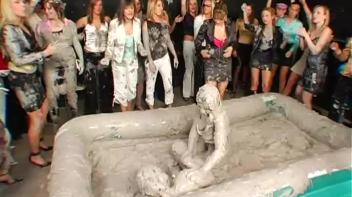 Spilled Drink Leads To Fight Screencap 92 on www.sinx.com