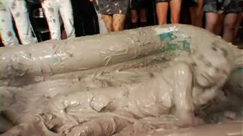 Spilled Drink Leads To Fight Screencap 94 on www.sinx.com