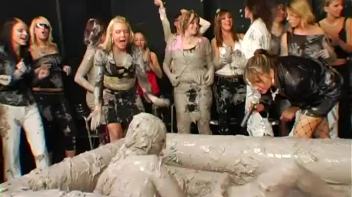 Spilled Drink Leads To Fight Screencap 96 on www.sinx.com