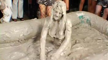 Spilled Drink Leads To Fight Screencap 97 on www.sinx.com