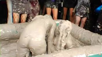 Spilled Drink Leads To Fight Screencap 99 on www.sinx.com