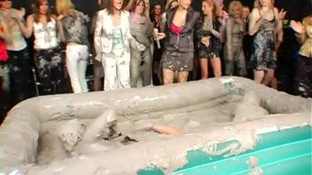 Spilled Drink Leads To Fight Screencap 102 on www.sinx.com