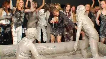 Spilled Drink Leads To Fight Screencap 104 on www.sinx.com