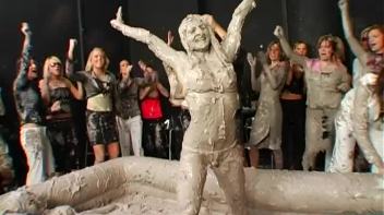 Spilled Drink Leads To Fight Screencap 105 on www.sinx.com