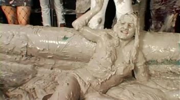 Spilled Drink Leads To Fight Screencap 106 on www.sinx.com