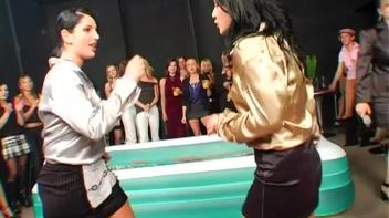 Spilled Drink Leads To Fight Screencap 11 on www.sinx.com