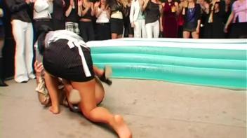 Spilled Drink Leads To Fight Screencap 16 on www.sinx.com