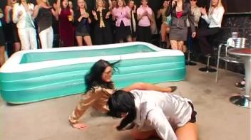 Spilled Drink Leads To Fight Screencap 20 on www.sinx.com