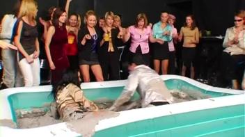 Spilled Drink Leads To Fight Screencap 22 on www.sinx.com