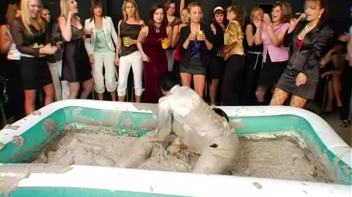 Spilled Drink Leads To Fight Screencap 23 on www.sinx.com