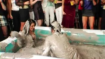 Spilled Drink Leads To Fight Screencap 24 on www.sinx.com