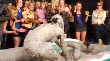 Spilled Drink Leads To Fight Screencap 34 on www.sinx.com