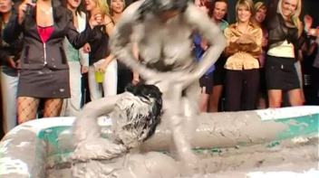 Spilled Drink Leads To Fight Screencap 36 on www.sinx.com