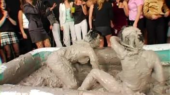 Spilled Drink Leads To Fight Screencap 38 on www.sinx.com