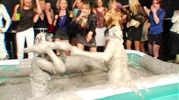 Spilled Drink Leads To Fight Screencap 42 on www.sinx.com