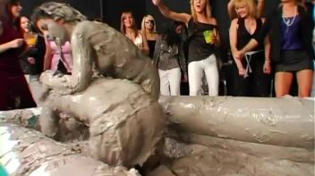 Spilled Drink Leads To Fight Screencap 44 on www.sinx.com