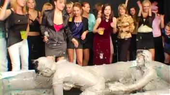 Spilled Drink Leads To Fight Screencap 50 on www.sinx.com