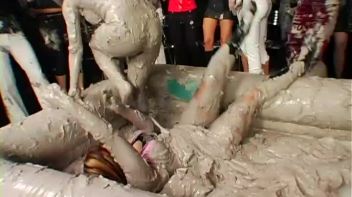 Spilled Drink Leads To Fight Screencap 72 on www.sinx.com