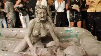 Spilled Drink Leads To Fight Screencap 75 on www.sinx.com