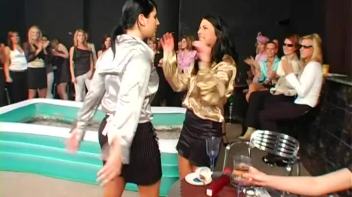 Spilled Drink Leads To Fight Screencap 8 on www.sinx.com