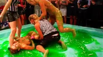 The Green Slime Pit! Screencap 22 on www.sinx.com