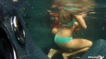 Joining In On Jacuzzi Fun Screencap 7 on www.sinx.com