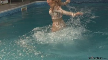 Eurobabe Wetlook Fantasy-Fight! Screencap 6 on www.sinx.com